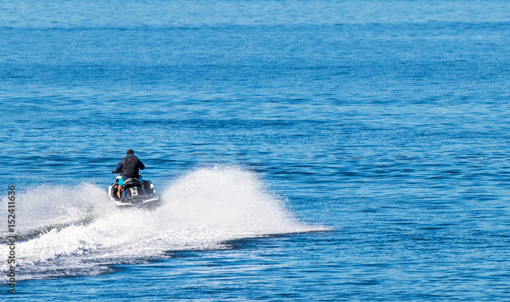 Jet ski no lago.