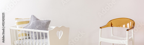 Foto Chair and bassinet