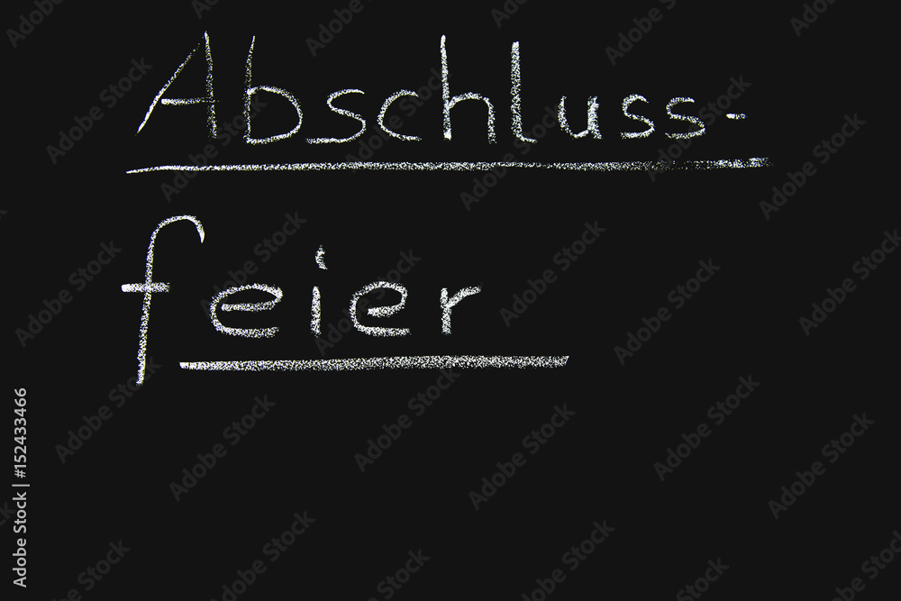 Schwarze Tafel mit Kreide Aufschrift Abschlussfeier Schwarze Tafel mit Kreide Aufschrift Abschlussfeier