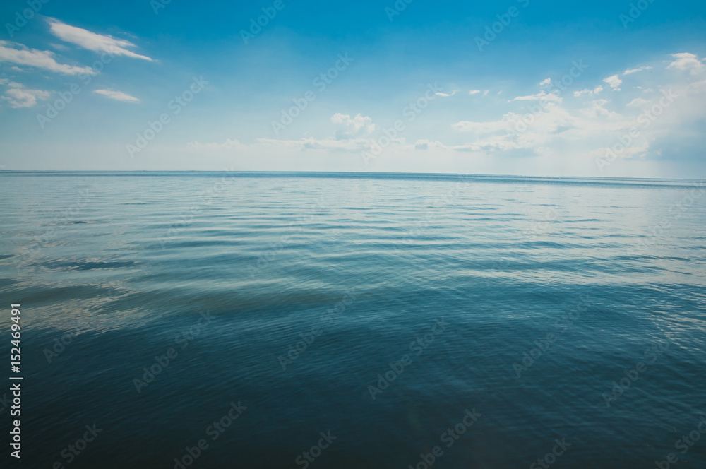 Obraz premium Serene blue sea