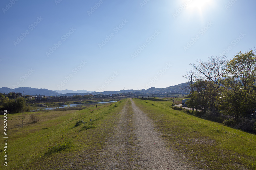 土手の上の道 日本の奈良県 土手の上の道 日本の奈良県