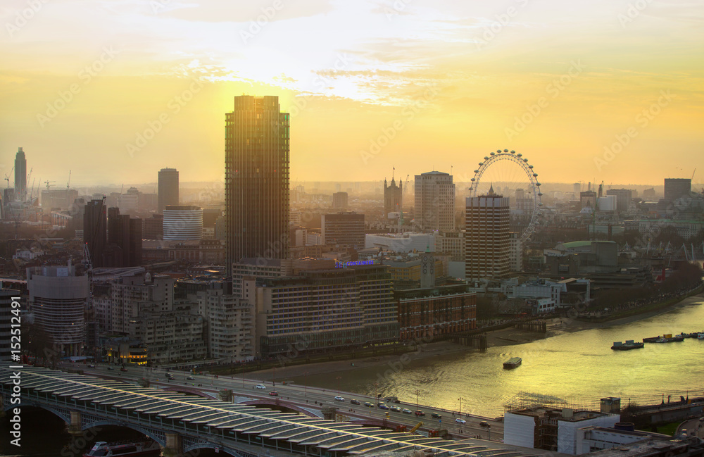 Fototapeta premium London at night, view at River Thames embankment and London bridge with night lights reflection 