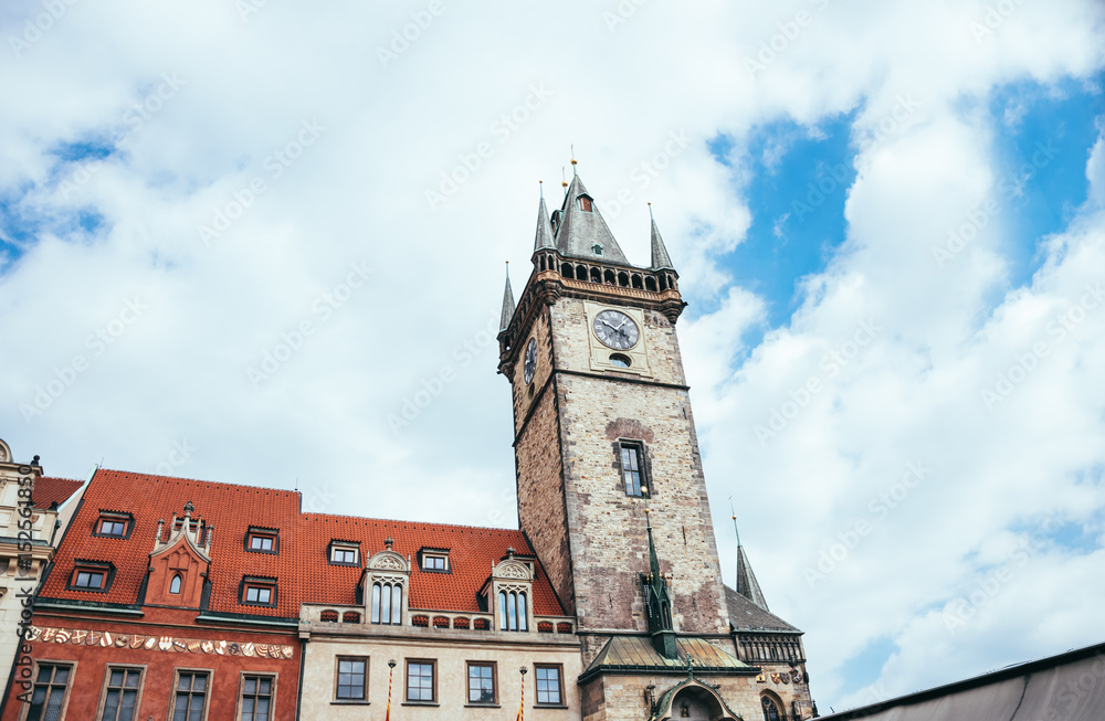 Старинная часовая башня в Праге. Средневековая архитектура Европы