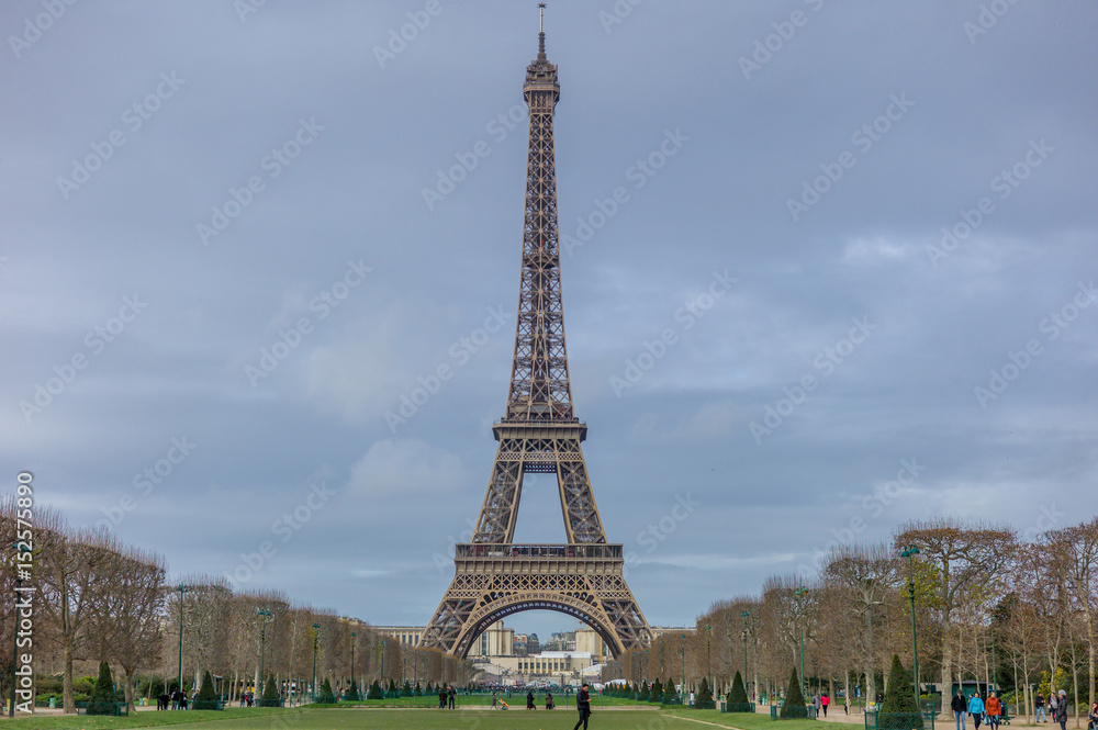 Fototapeta premium Eiffel tower, Paris, France Europe in winter season.