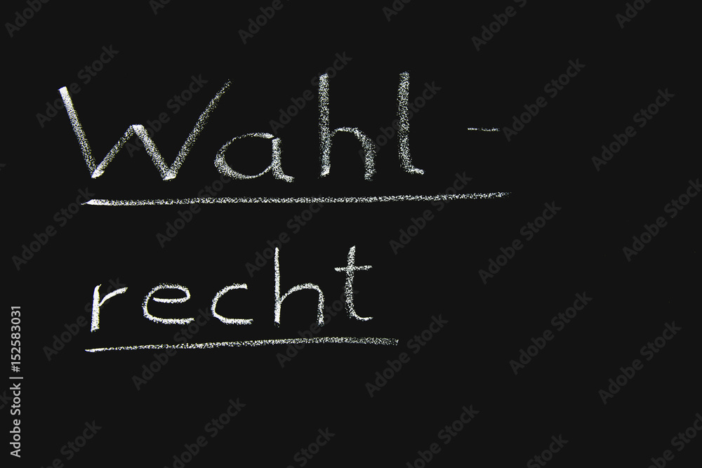 Schwarze Tafel mit Kreide Aufschrift Wahlrecht Schwarze Tafel mit Kreide Aufschrift Wahlrecht