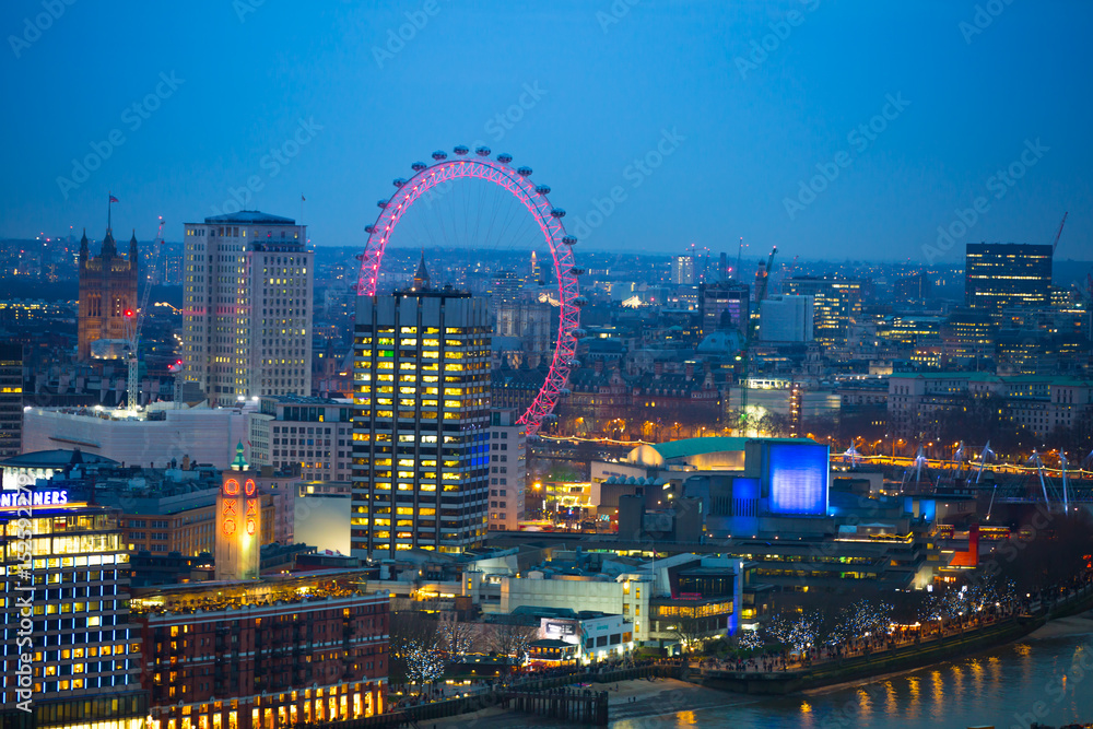 Obraz premium London at night, view at River Thames embankment and London bridge with night lights reflection 