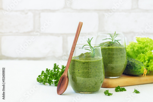 Green smoothie with ingredients