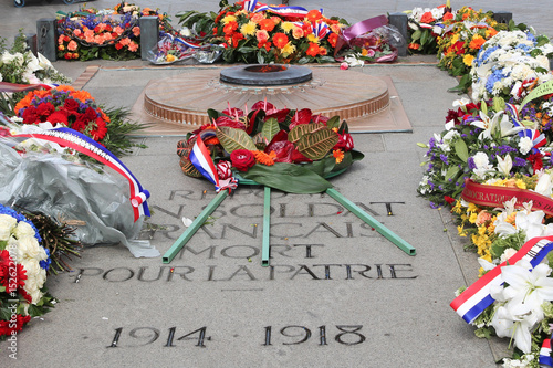 Paris Eternal Flame Tomb of the Unknown Soldat photo