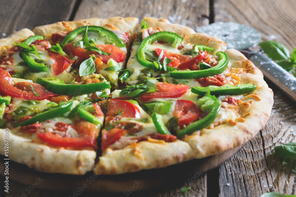 Pizza with mozzarella and green bell pepper