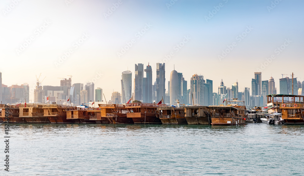 Fototapeta premium Traditioneller Dhow Hafen in Doha, Katar