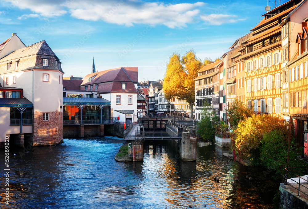 Obraz premium canal and gateway of Petit France medieval district of Strasbourg, France, retro toned