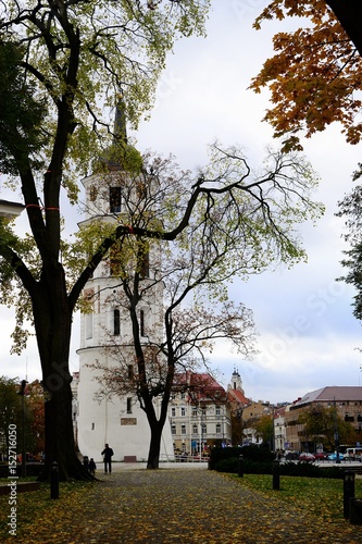 Obraz na płótnie Cathedral belfry in Vilnius old town centre w salonie