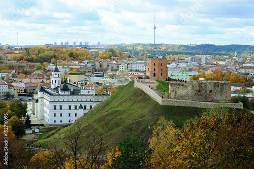 Obraz na płótnie Vilnius town aerial view from three cross hill w salonie