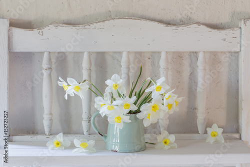 Fototapeta Naklejka Na Ścianę i Meble -  daffodils in jug on white background