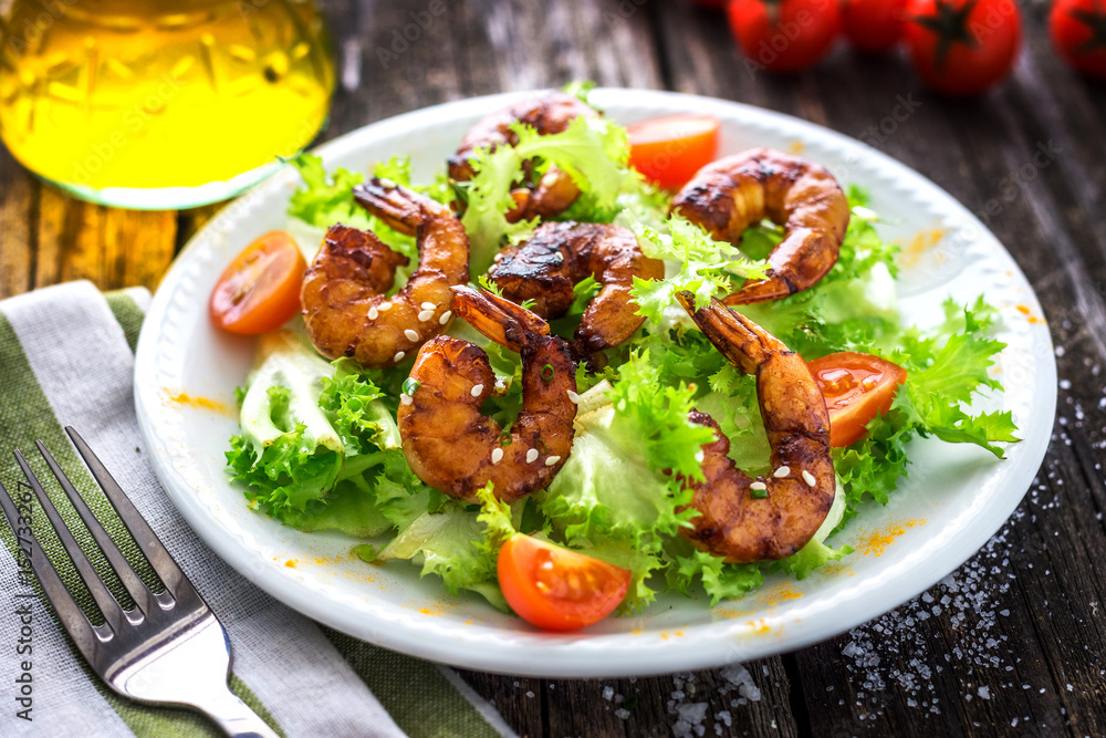 Salad with grilled prawns and cherry tomatoes Salad with grilled prawns and cherry tomatoes