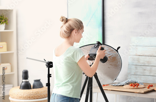 Young woman photographing f...