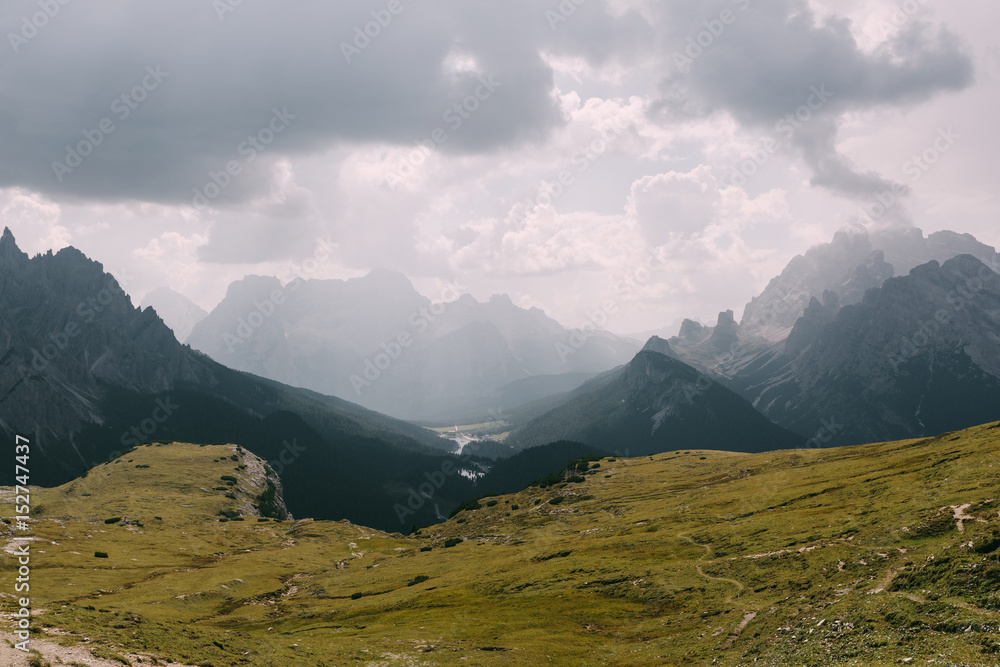 Blick vom Rifugio Auronzio zu Lago di Misurina in den Dolomiten, Italien Blick vom Rifugio Auronzio zu Lago di Misurina in den Dolomiten, Italien