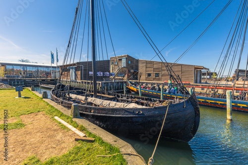 Tableau sur toile Roskilde, Denmark - May 01, 2017: Viking long boats in the harbor of Roskilde