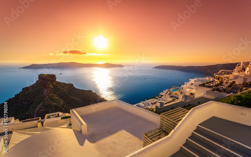 Niesamowity zachód słońca w Imerovigli, Santorini, Crete, Grecja.