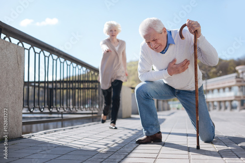 Fényképezés Retired man suffering from heart attack on the payment