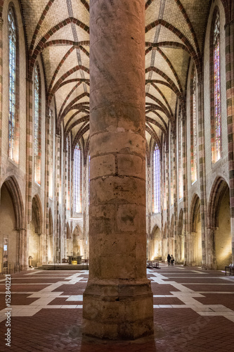 Couvent des Jacobins, Superbe édifice dominicain, célèbre pour ses voûtes gothiques, abritant la tombe de saint Thomas d'Aquin. 