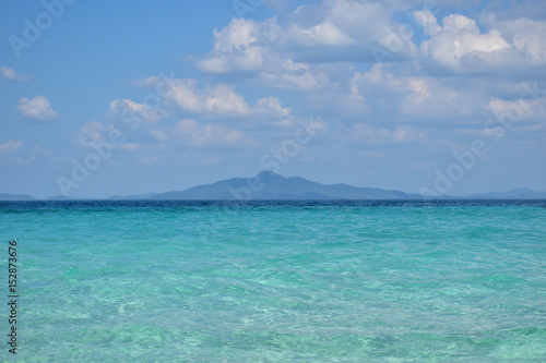 Fototapeta Naklejka Na Ścianę i Meble -  beautiful sea water with the island in background