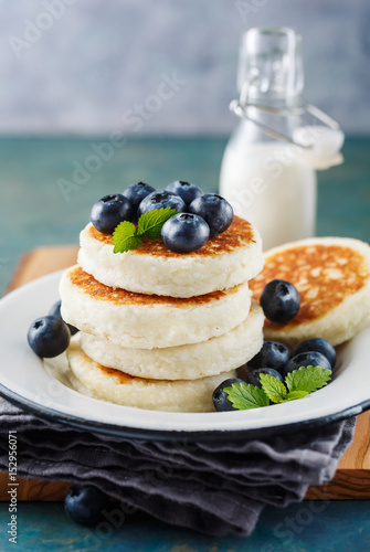 Cottage cheese pancakes with blueberries and mint