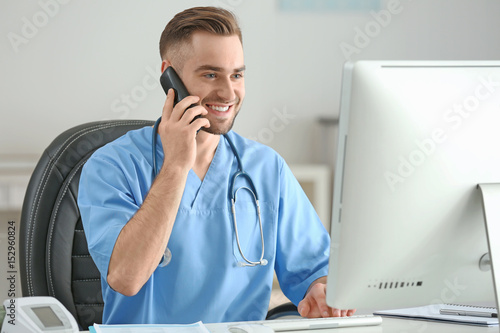 Young medical assistant tal...