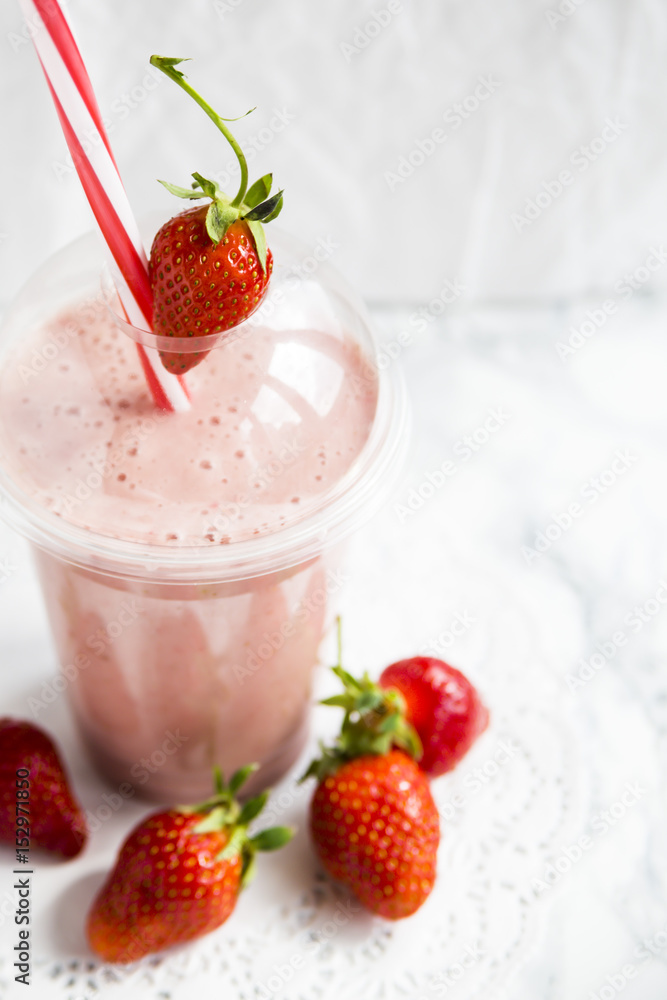 Strawberry-banana smoothie with milk or yoghurt Strawberry-banana smoothie with milk or yoghurt