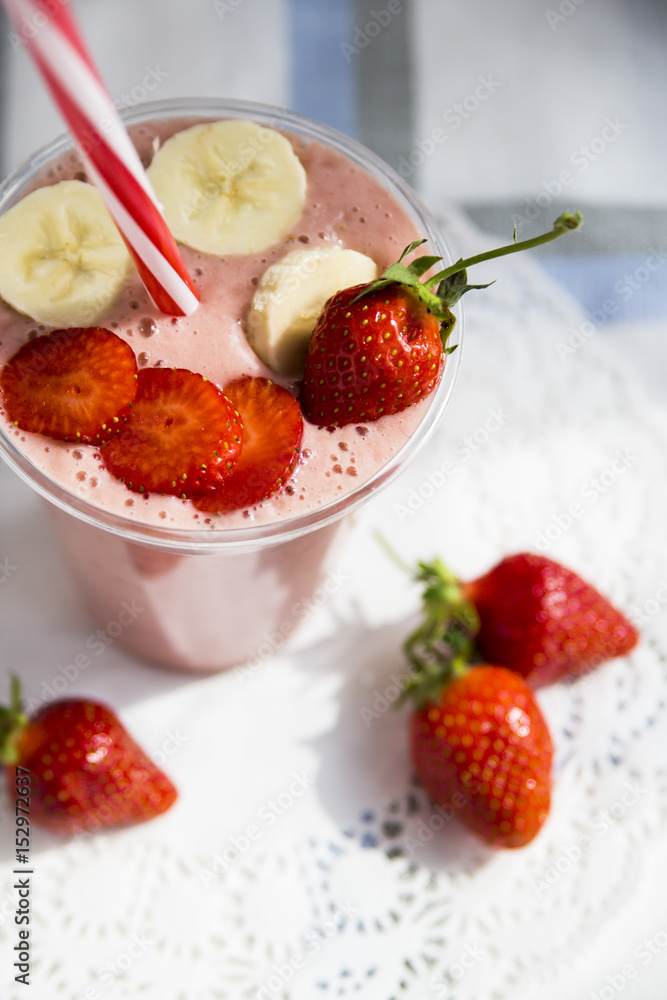 Strawberry-banana smoothie with milk or yoghurt Strawberry-banana smoothie with milk or yoghurt
