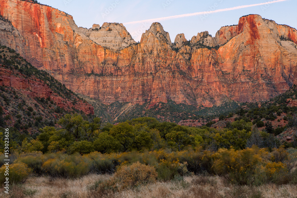 Naklejka premium Dawn at Towers of the Virgin, Park Narodowy Zion, Utah