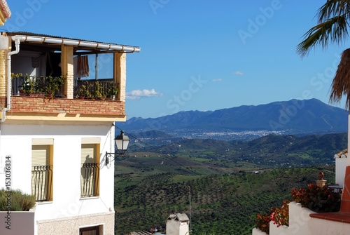 Townhouse with a terrace overlooking the countryside, Alozaina, Spain.