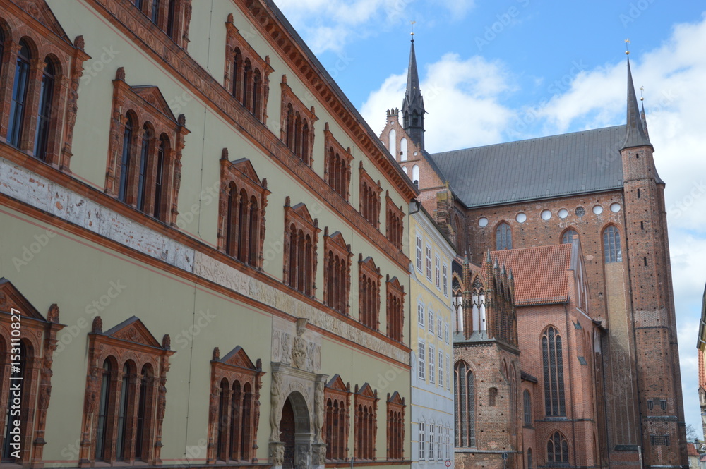 Obraz premium St. Georgenkirche und Fürstenhof