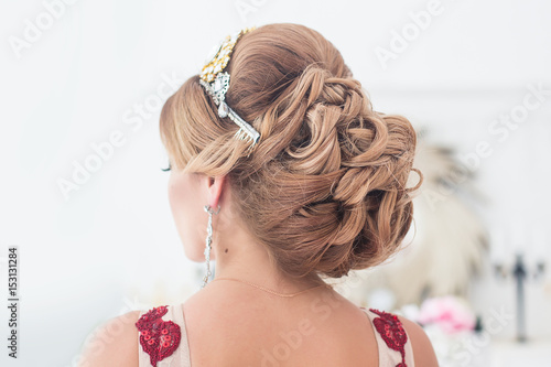 Hairstyle, back view, bare back