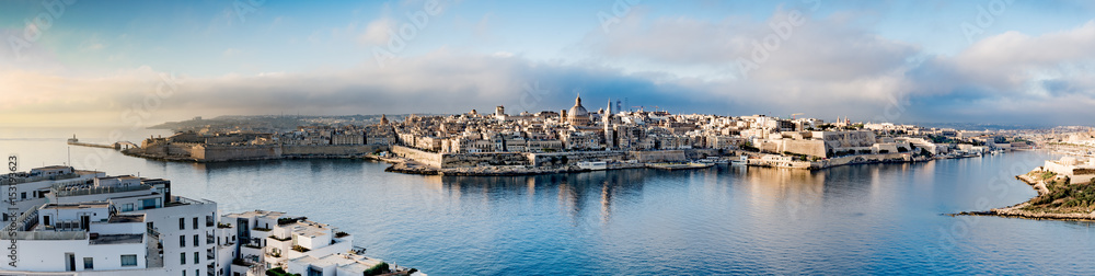 Panorama over Valletta from Sliema - obrazy, fototapety, plakaty 