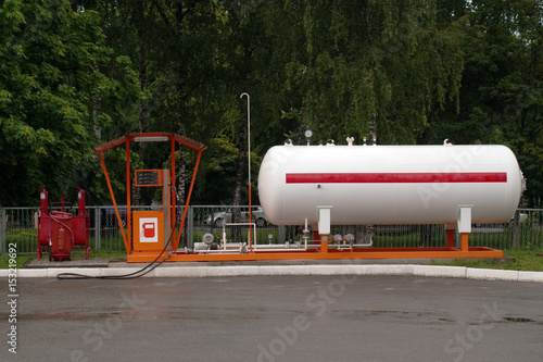 Obraz na płótnie Liquid propane gas station. LPG station for filling liquefied gas into the vehicle tanks. w salonie