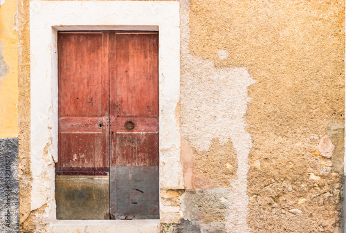 Alte Holz Tür und Mauer verwittert © vulcanus