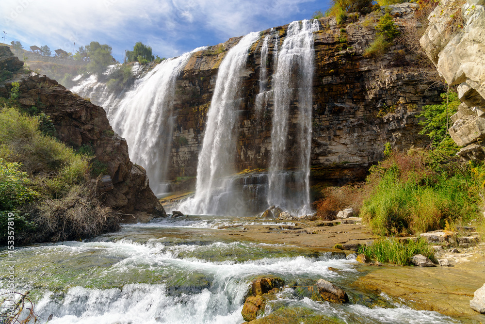 Fototapeta premium Tortum wodospad w regionie wschodniej Anatolii Turcji