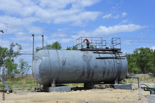 Petroleum reserve tank