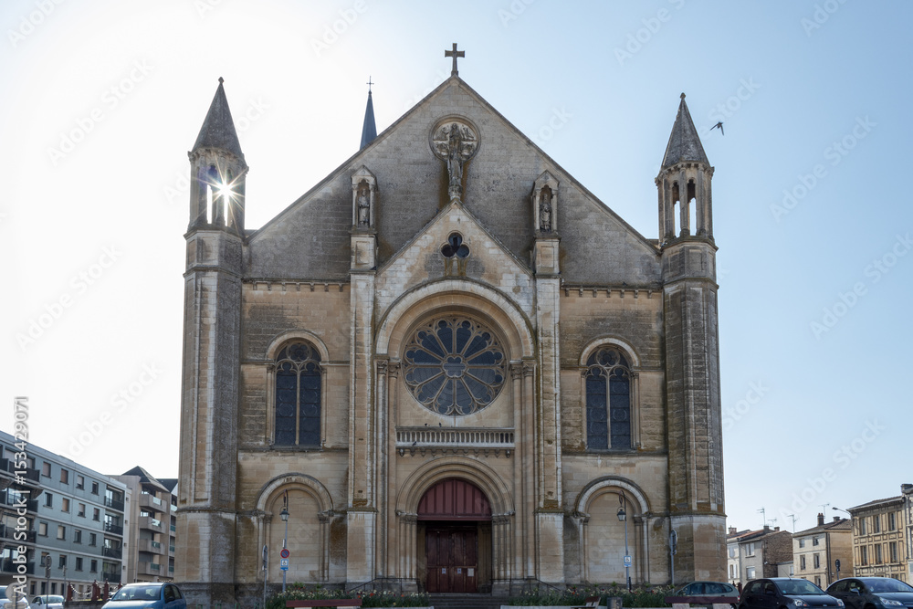 Fototapeta premium Eglise Catholique Saint-Hilaire, Niort, France