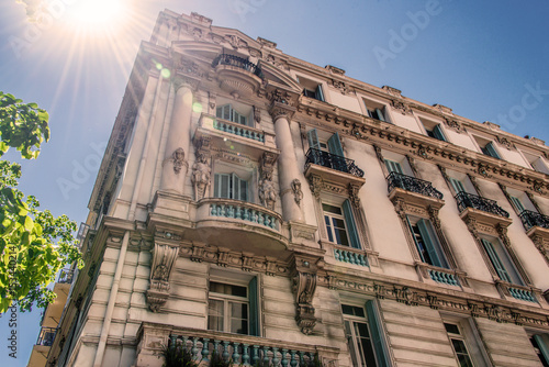 Façade d'immeuble niçois