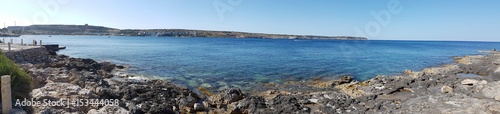 Skalisty brzeg morza   r  dziemnego na Malcie