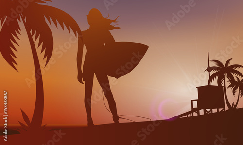 Frau mit Surfbrett - Silhouette vor Sonnenuntergang