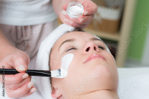 behandlung bei der kosmetik