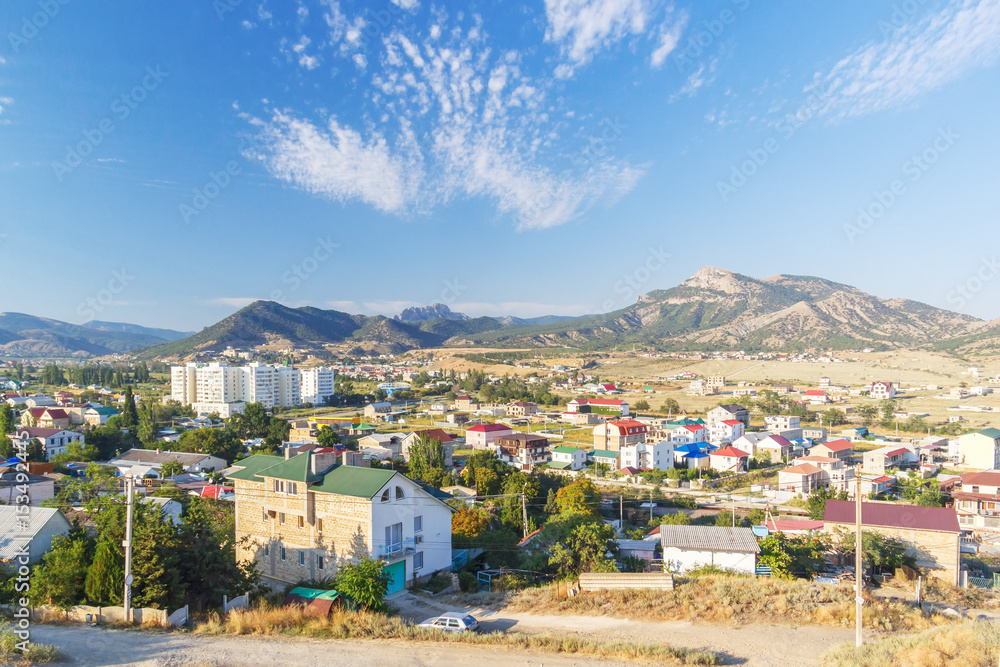 Вид на горы и город Судак в Крыму