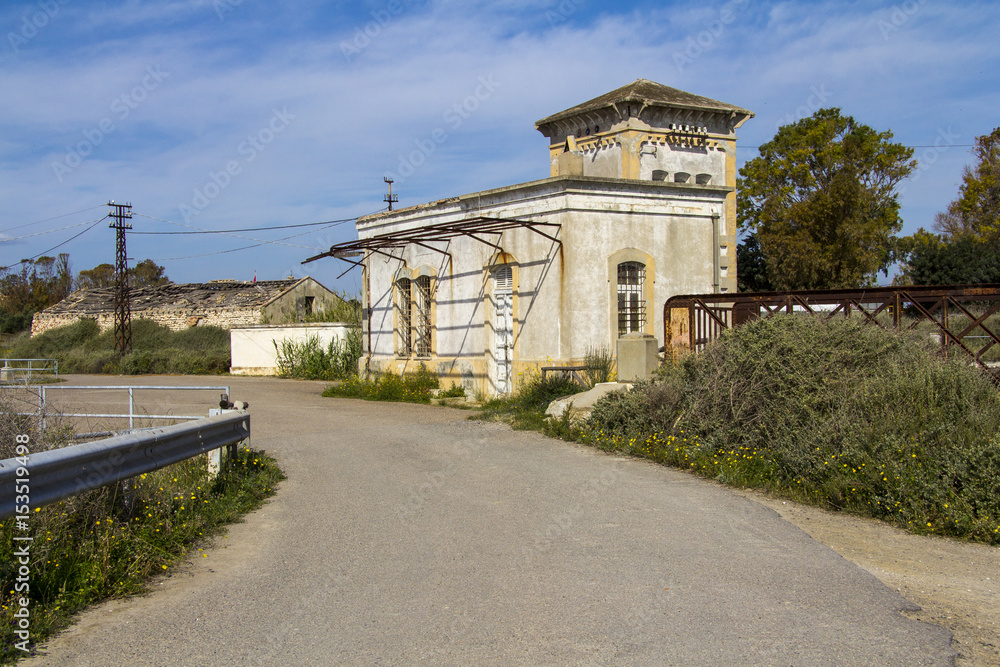 Cagliari: architetture esterne all'interno del Parco Regionale di Molentargius - Sardegna