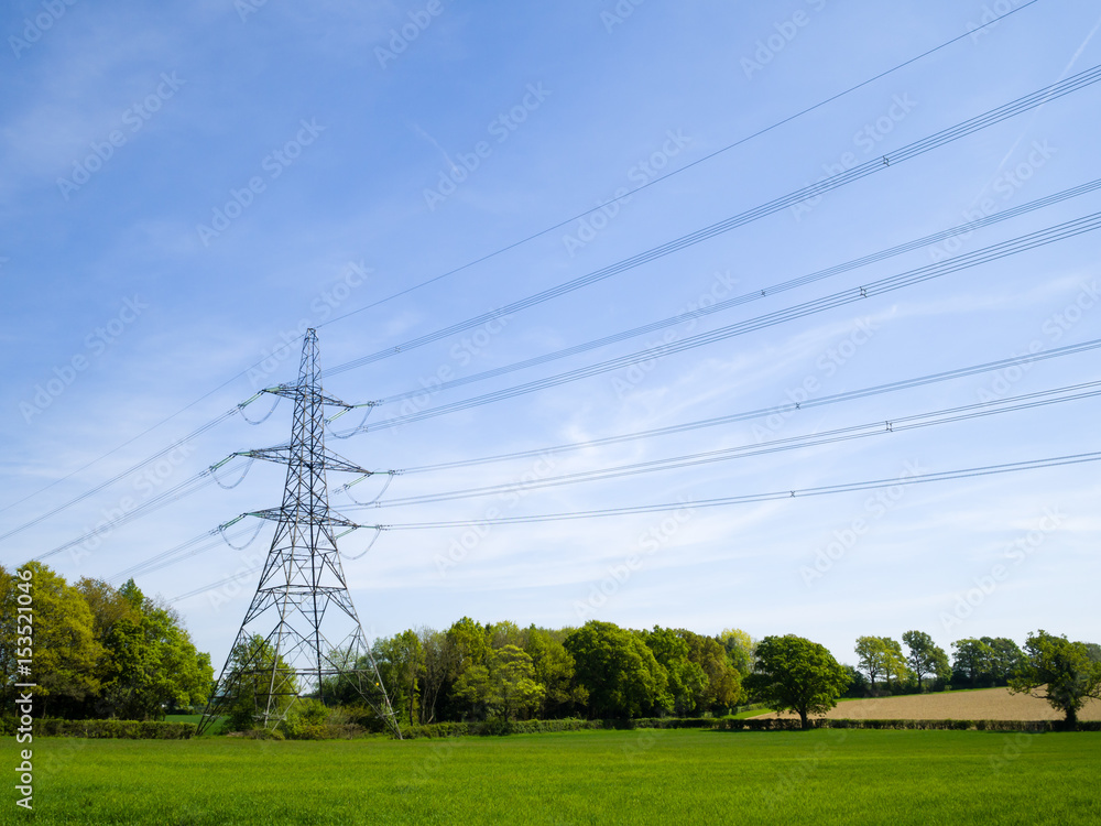 Obraz premium An electricity pylon in the UK with cables stretching across a farm field