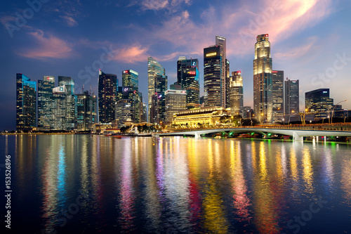 Singapur Skyline am Abend © SBH