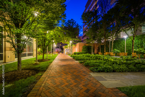 Konstfotografi Walkway and park at night, in Bethesda, Maryland.