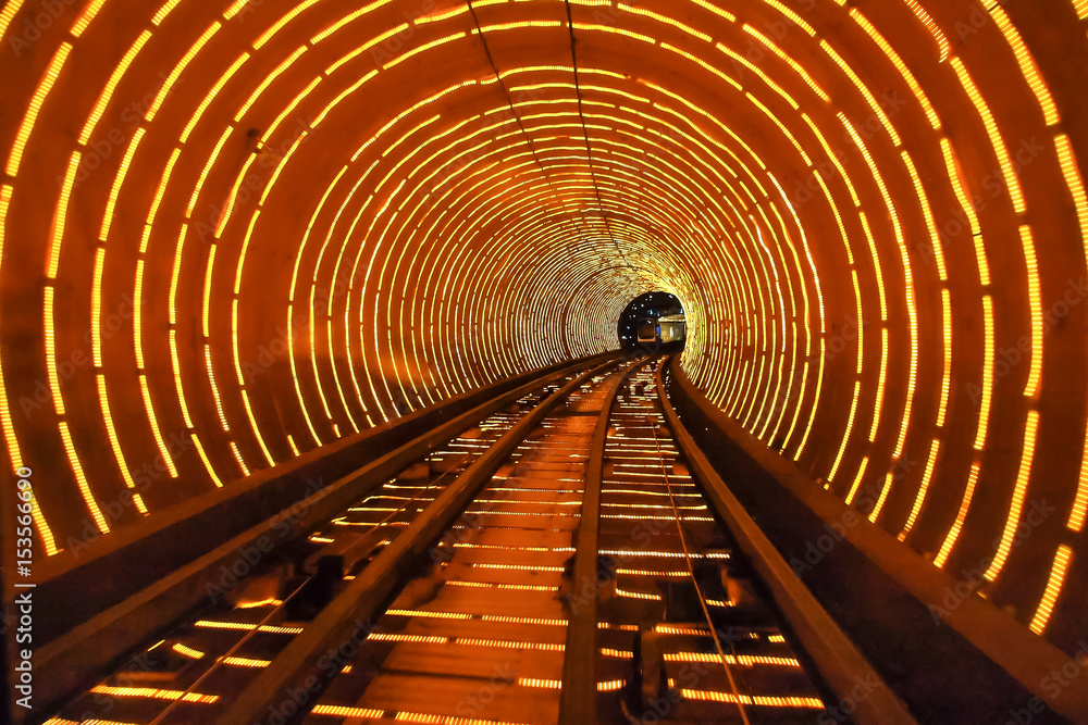 Fototapeta premium Chiny - Szanghaj - tunel turystyczny Bund